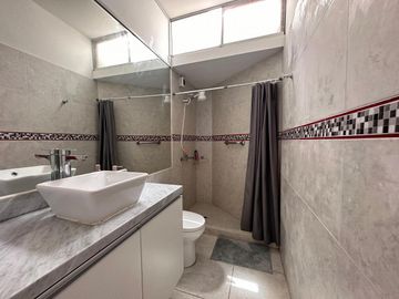VENTA DE CASA MODERNA Y LUJOSA CON PISCINA EN LURIN