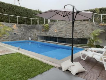 VENTA DE CASA MODERNA Y LUJOSA CON PISCINA EN LURIN