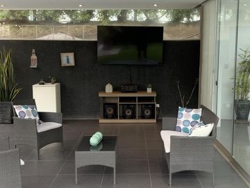 VENTA DE CASA MODERNA Y LUJOSA CON PISCINA EN LURIN