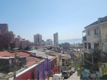 CASONA REMODELADA EN CENTRO VALPARAÍSO