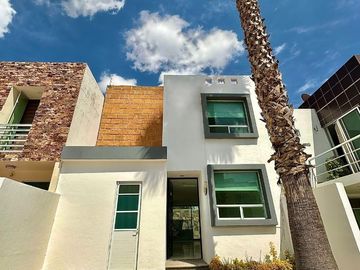 CASA EN VENTA EN FRACC. LOMAS DEL VALLE CERCA DE C.U. PUEBLA