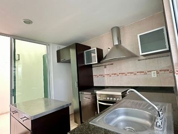 CASA EN VENTA EN FRACC. LOMAS DEL VALLE CERCA DE C.U. PUEBLA