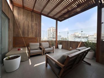 VENDO DEPARTAMENTO DUPLEX  EN BARRANCO, FRENTE A PARQUE