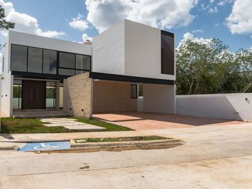 Casa en Merida Zona Country en venta, en privada con amenidades.
