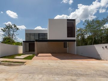Casa en Merida Zona Country en venta, en privada con amenidades.