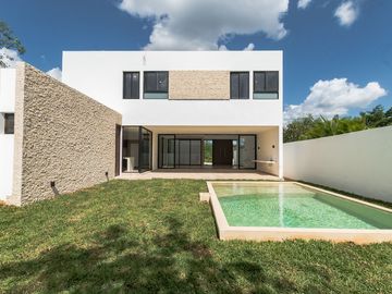 Casa en Merida Zona Country en venta, en privada con amenidades.