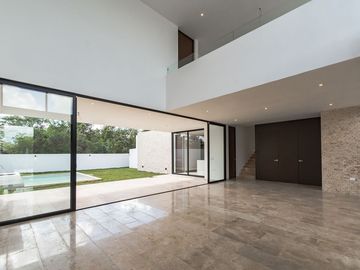 Casa en Merida Zona Country en venta, en privada con amenidades.