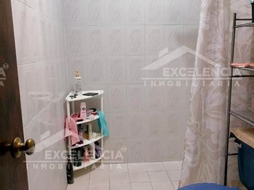 SE VENDE CASA ubicada en la Colonia Agustín Arriaga Rivera, frente a la voz de M