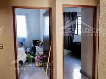 SE VENDE CASA ubicada en la Colonia Agustín Arriaga Rivera, frente a la voz de M