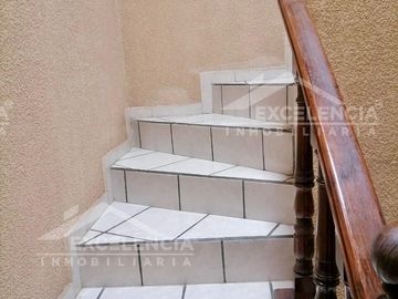 SE VENDE CASA ubicada en la Colonia Agustín Arriaga Rivera, frente a la voz de M