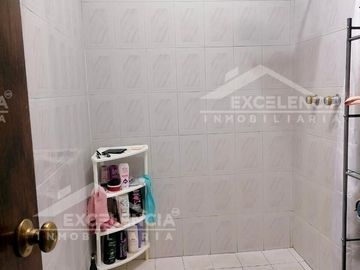 SE VENDE CASA ubicada en la Colonia Agustín Arriaga Rivera, frente a la voz de M