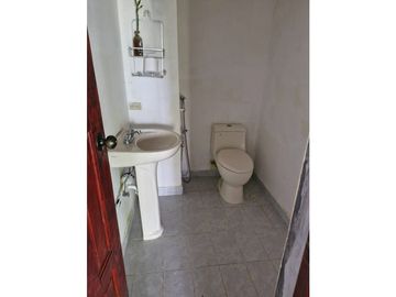CERRO AZUL / 1000M2 / 4 HABIT / TERRAZA / JARDN / TOTALMENTE CERCADA