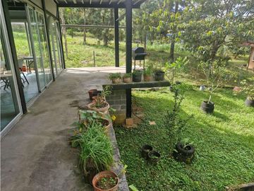 CERRO AZUL / 1000M2 / 4 HABIT / TERRAZA / JARDN / TOTALMENTE CERCADA