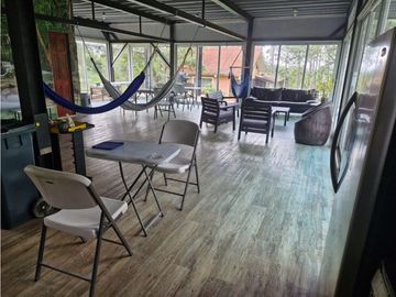 CERRO AZUL / 1000M2 / 4 HABIT / TERRAZA / JARDN / TOTALMENTE CERCADA