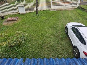 CERRO AZUL / 1000M2 / 4 HABIT / TERRAZA / JARDN / TOTALMENTE CERCADA