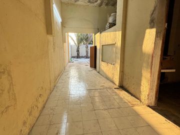 Casa en venta para remodelar en la calle 50, en el centro de Mérida Yucatán.