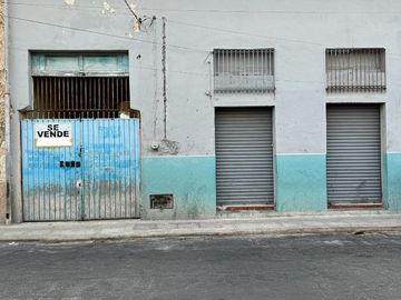 Casa en venta para remodelar en la calle 50, en el centro de Mérida Yucatán.