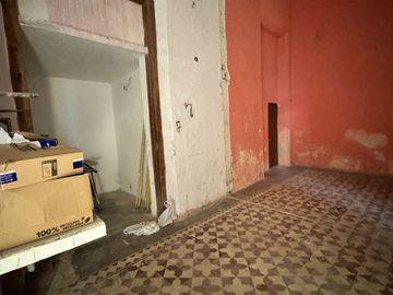 Casa en venta para remodelar en la calle 50, en el centro de Mérida Yucatán.