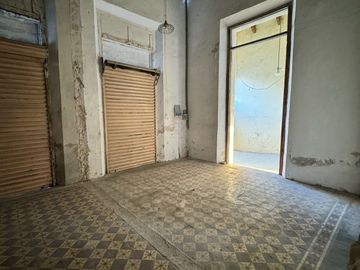 Casa en venta para remodelar en la calle 50, en el centro de Mérida Yucatán.