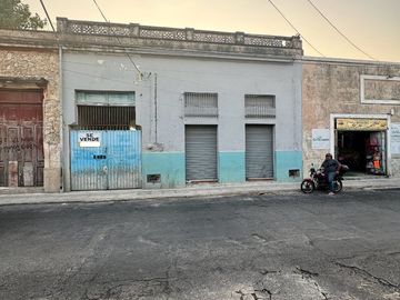 Casa en venta para remodelar en la calle 50, en el centro de Mérida Yucatán.