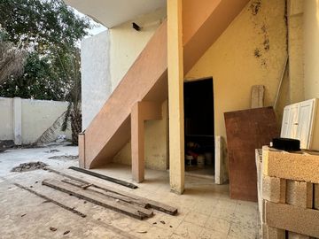 Casa en venta para remodelar en la calle 50, en el centro de Mérida Yucatán.