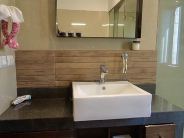 Hermosa casa de 3 niveles de oportunidad en venta Solares