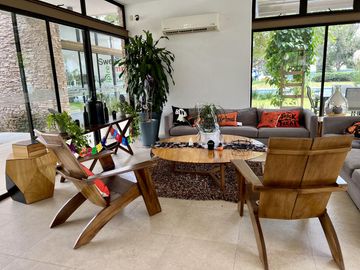 Hermosa casa de 3 niveles de oportunidad en venta Solares