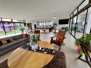 Hermosa casa de 3 niveles de oportunidad en venta Solares