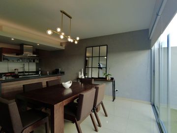 Hermosa casa de 3 niveles de oportunidad en venta Solares
