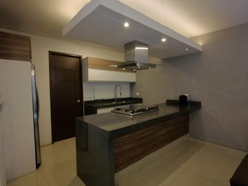 Hermosa casa de 3 niveles de oportunidad en venta Solares