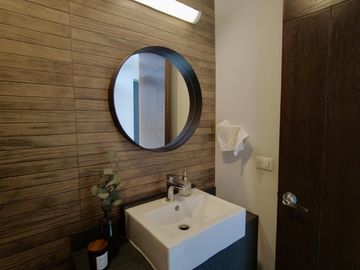 Hermosa casa de 3 niveles de oportunidad en venta Solares