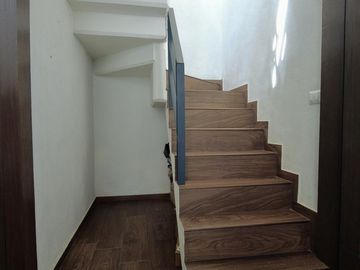 Hermosa casa de 3 niveles de oportunidad en venta Solares