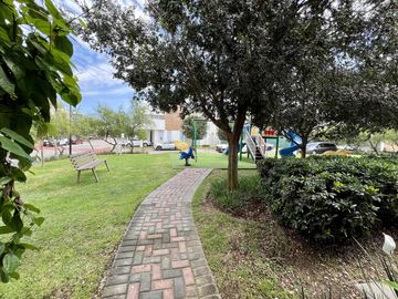 Hermosa casa de 3 niveles de oportunidad en venta Solares