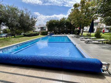 Hermosa casa de 3 niveles de oportunidad en venta Solares