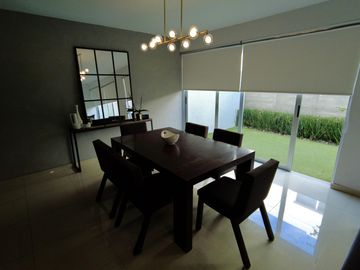 Hermosa casa de 3 niveles de oportunidad en venta Solares