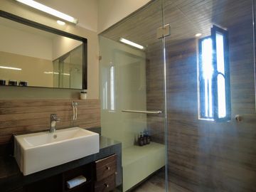 Hermosa casa de 3 niveles de oportunidad en venta Solares