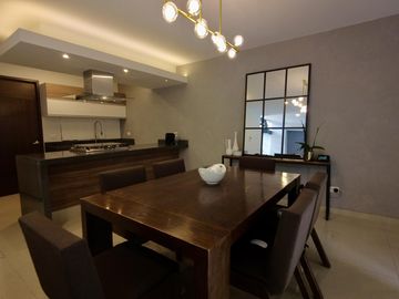 Hermosa casa de 3 niveles de oportunidad en venta Solares