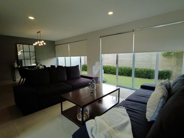 Hermosa casa de 3 niveles de oportunidad en venta Solares
