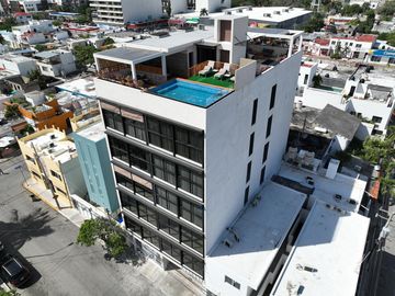 Entrega inmediata  en el centro de Playa del Carmen (1382)