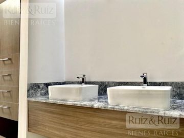 CASA NUEVA EN VENTA EN ZONA ESTE, FRACC. MAYORAZGO RESIDENCIAL.