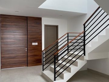 CASA NUEVA EN VENTA EN ZONA ESTE, FRACC. MAYORAZGO RESIDENCIAL.