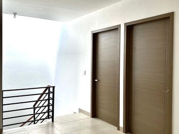 CASA NUEVA EN VENTA EN ZONA ESTE, FRACC. MAYORAZGO RESIDENCIAL.