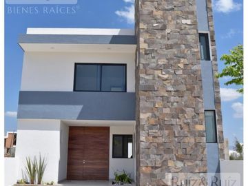 CASA NUEVA EN VENTA EN ZONA ESTE, FRACC. MAYORAZGO RESIDENCIAL.