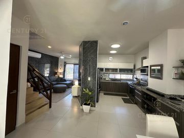 Hermosa Casa en Venta Amueblada en  Alegranza 4h/4.5b Playa del Carmen  P4176