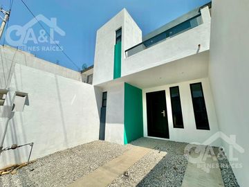 Casa en  Venta con Recámara en Planta Baja junto al  Fraccionamiento La Pradera