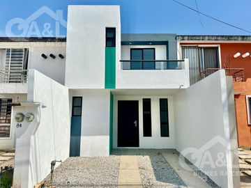 Casa en  Venta con Recámara en Planta Baja junto al  Fraccionamiento La Pradera