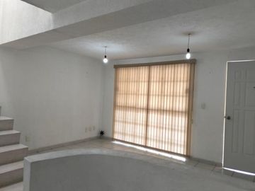 VENTA DE CASA EN FRACCIONAMIENTO HACIENDA DEL VALLE EN TOLUCA