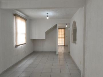 VENTA DE CASA EN FRACCIONAMIENTO HACIENDA DEL VALLE EN TOLUCA