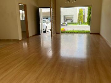 VENTA DE CASA EN RESIDENCIAL BOSQUE DE SAUCES EN METEPEC