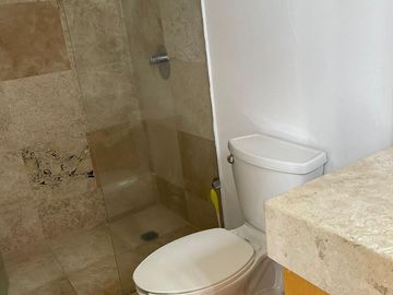 VENTA DE CASA EN RESIDENCIAL BOSQUE DE SAUCES EN METEPEC